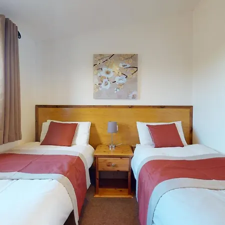 Barker Stakes Farm Lodge *