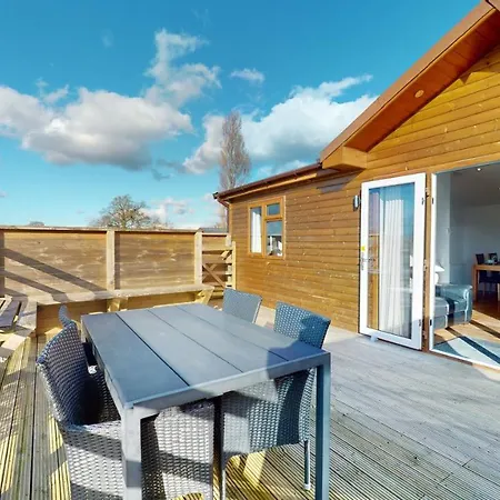 Barker Stakes Farm Lodge *