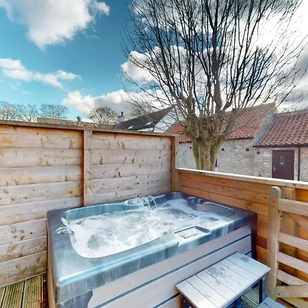 Barker Stakes Farm Lodge