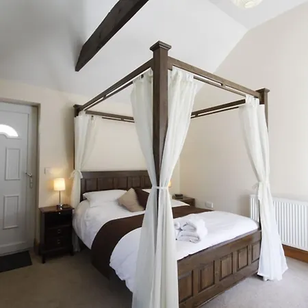 Barker Stakes Farm Lodge