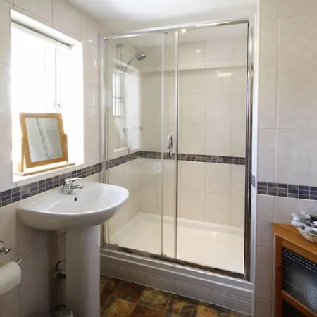 Lodge Barker Stakes Farm