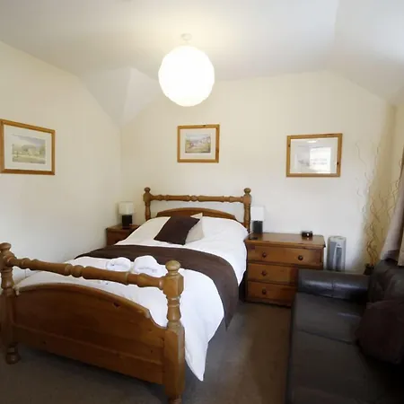 Barker Stakes Farm Lodge *